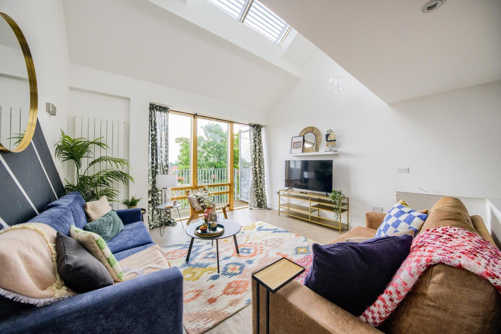 Coventry Large 4-Bed Townhouse By Empower Homes Exterior photo