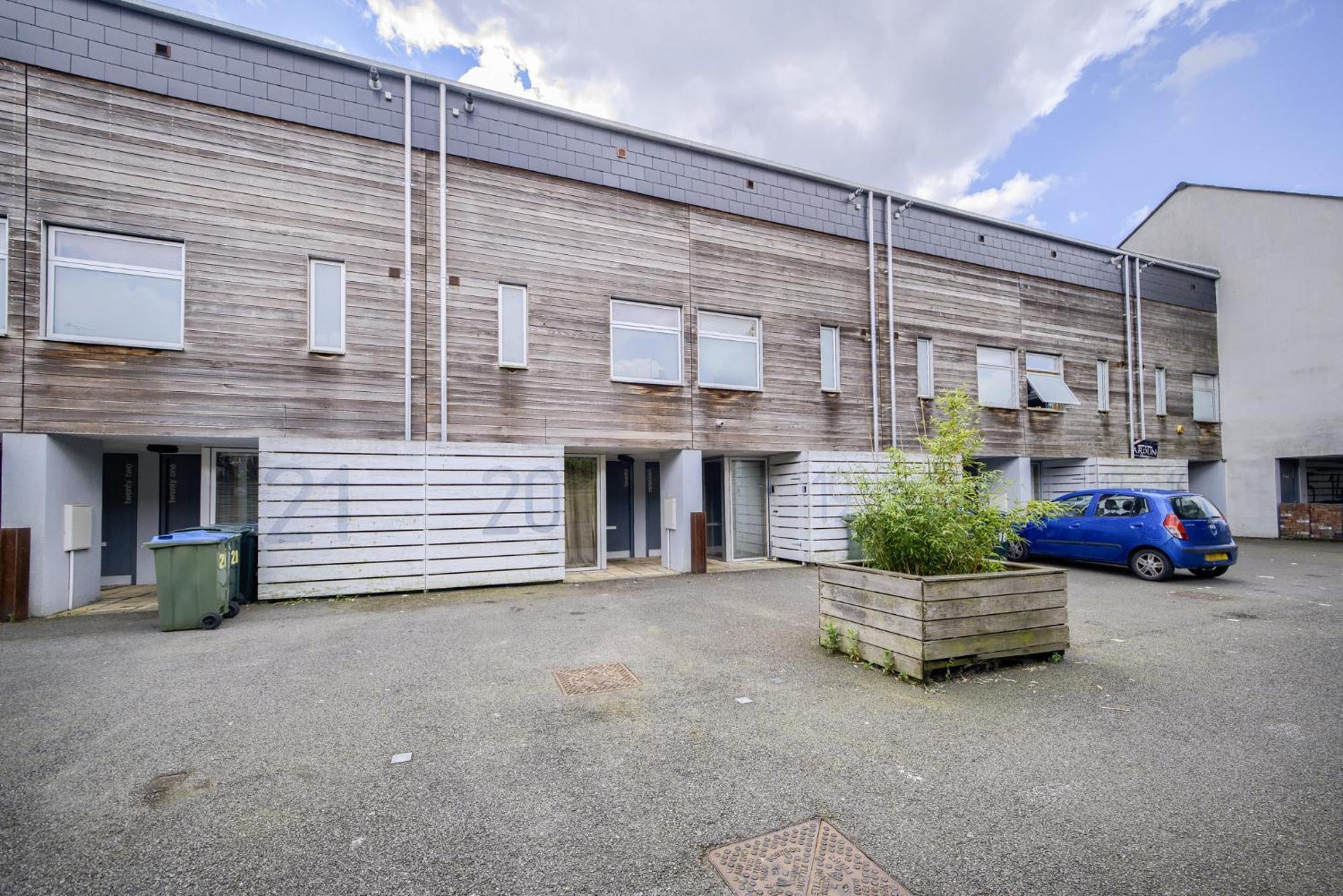 Coventry Large 4-Bed Townhouse By Empower Homes Exterior photo