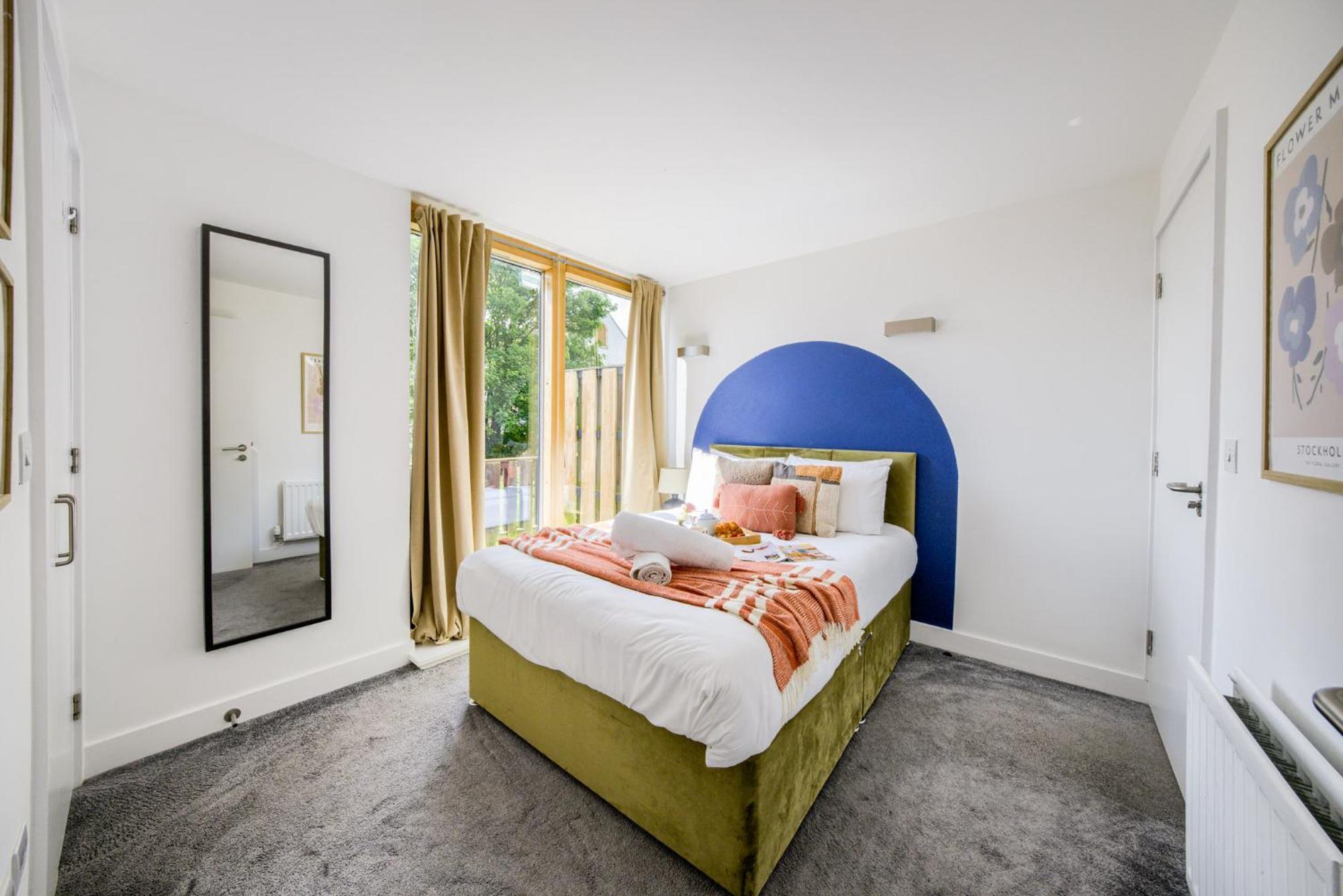 Coventry Large 4-Bed Townhouse By Empower Homes Exterior photo