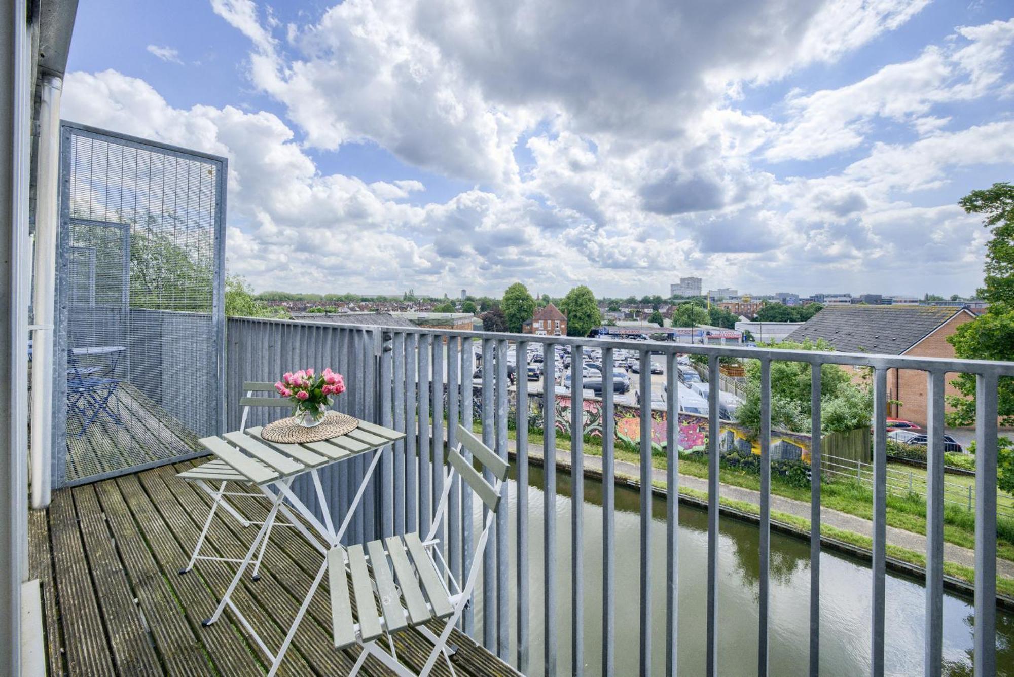 Coventry Large 4-Bed Townhouse By Empower Homes Exterior photo